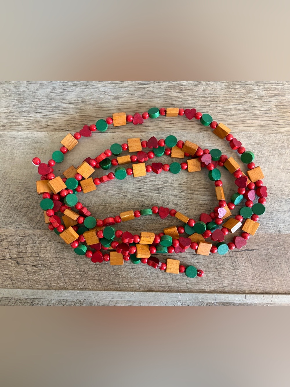 VTG Christmas Tree Garland Wood Beads Hearts Tan Red Green Country Folk 9 Foot